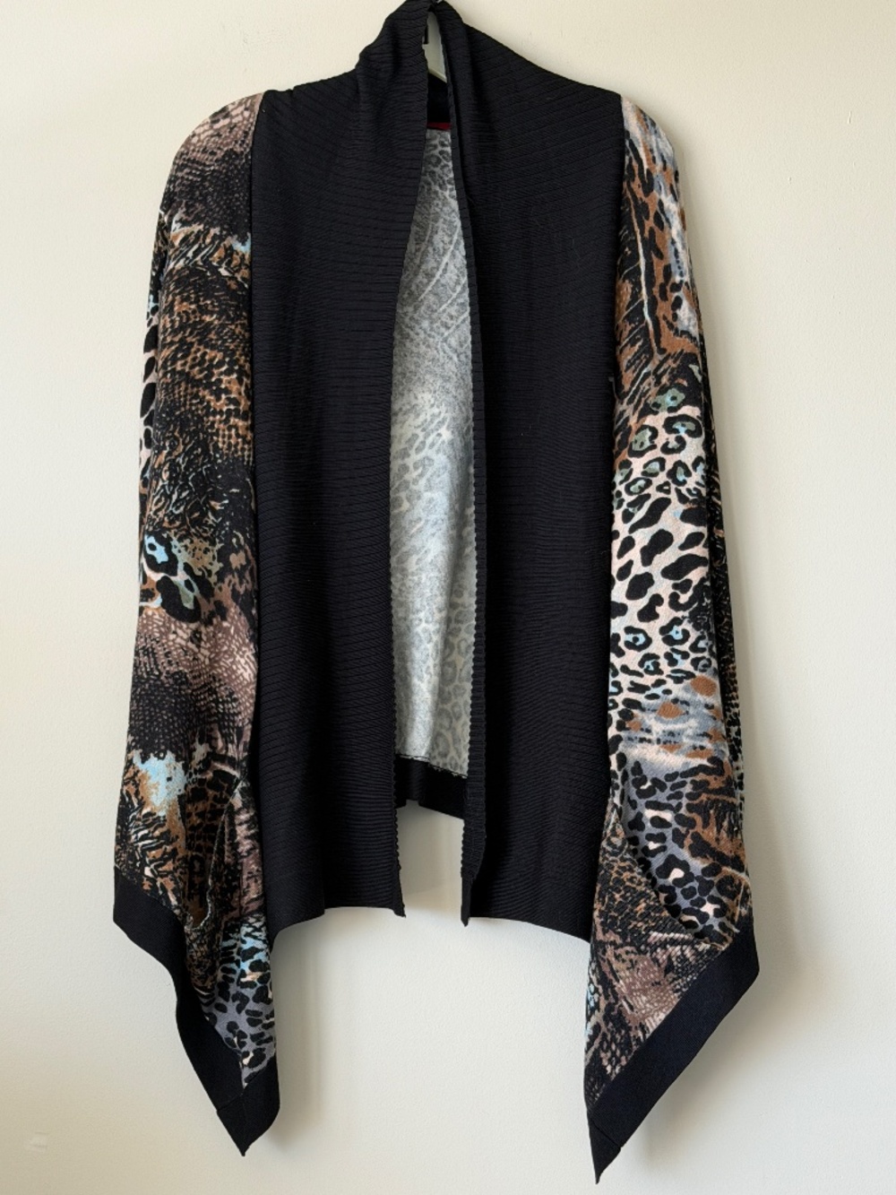 (NWOT) WOMEN'S CARDIGAN SWEATER IN BLACK & BROWN BY RED, SIZE: MEDIUM,